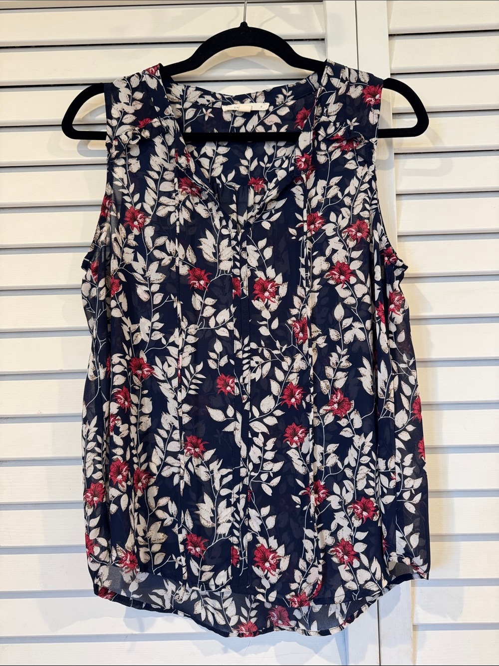 fun 2 fun Navy Floral V-Neck Sleeveless Top - Red & White Print